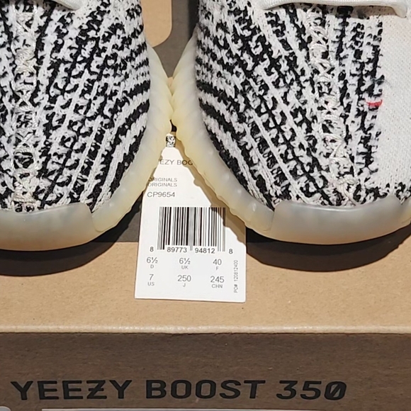 Adidas Yeezy Boost 350 V2 in White and Black - Picture 6 of 7